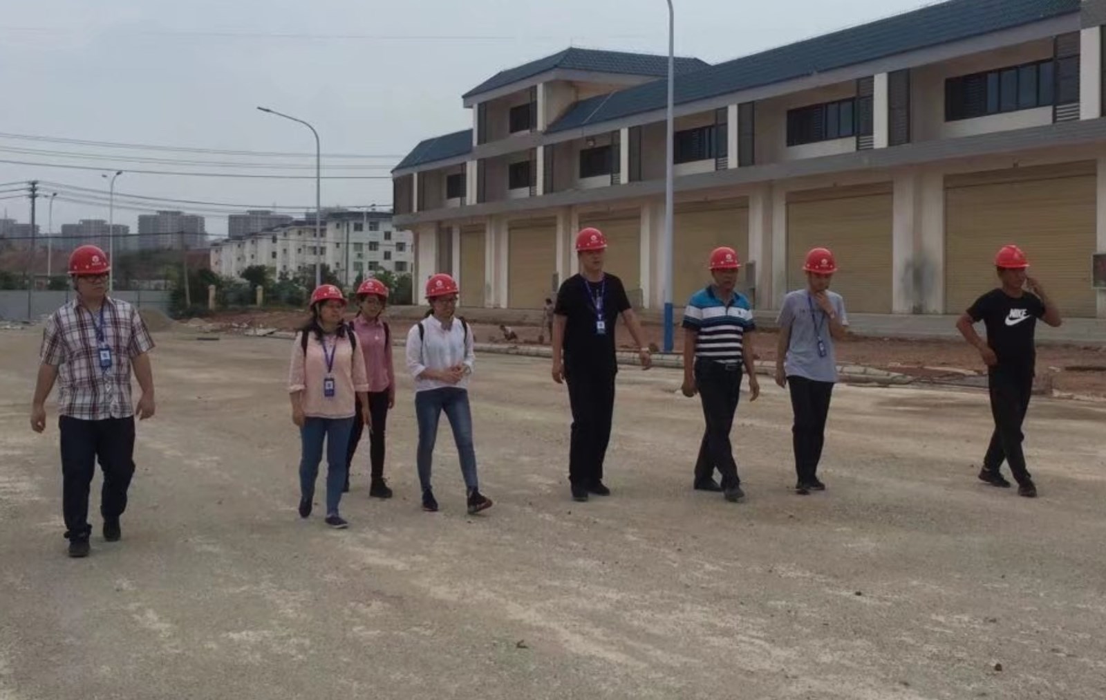 鲁桂建设公司检查项目工地现场.