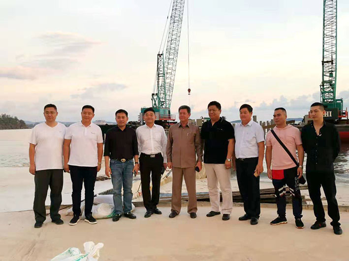 柬埔寨西哈努克港省长郭宗朗一行视察西湖度假酒店码头工程项目